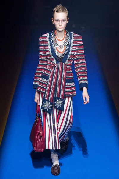 Look 25